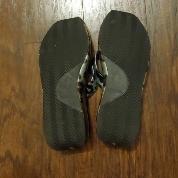 Volatile Wedge Thong  Cheetah Print Size 10 - Picture 6 of 7
